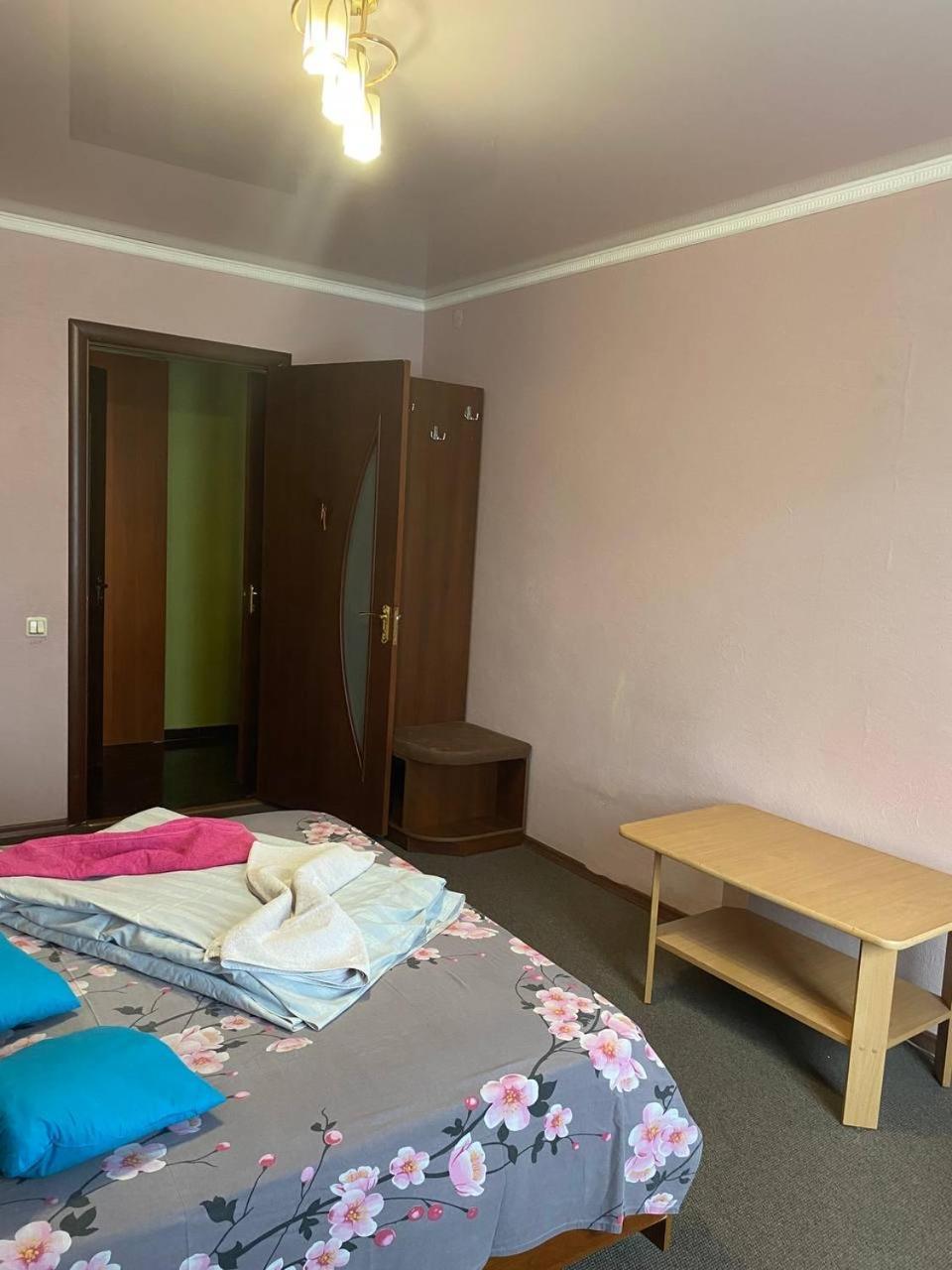 Апартаменти В Парку Umanʼ 外观 照片